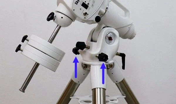 Azimuth adjustment screws